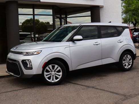 Used 2020 Kia Soul LX FWD image 3