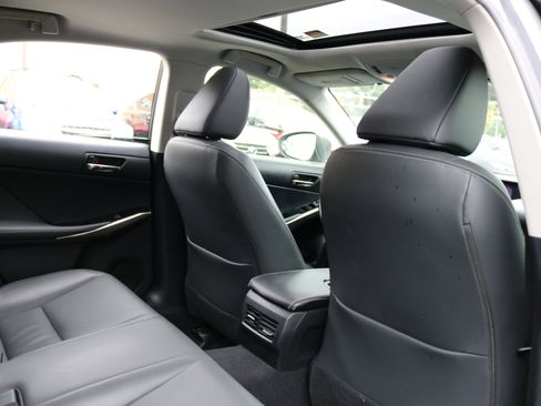 Used 2016 Lexus IS 200t image 40