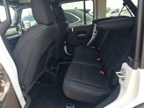 Used 2022 Jeep Wrangler Unlimited Sport AWD/4WD image 2