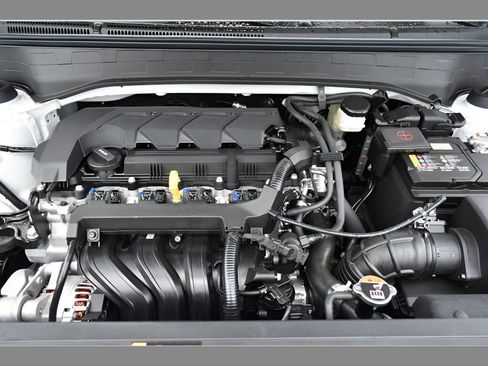 Used 2025 Hyundai Venue Limited FWD image 9