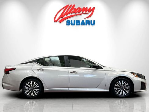 Used 2024 Nissan Altima 2.5 SV image 3