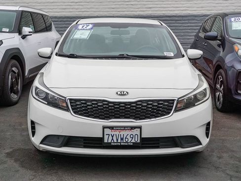 Used 2017 Kia Forte LX FWD image 2