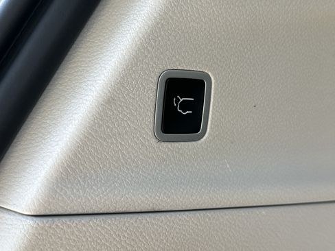 Used 2024 Chrysler Pacifica Touring-L FWD image 38