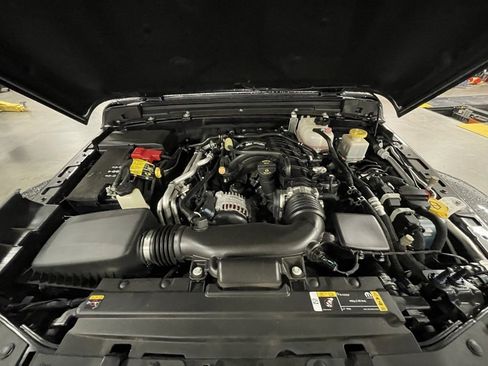 Used 2023 Jeep Gladiator Sport S image 32