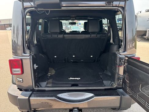 Used 2017 Jeep Wrangler Unlimited Sahara w/ Connectivity Group AWD/4WD image 26