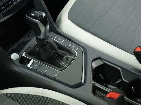 New 2025 Volkswagen Taos SE FWD image 27