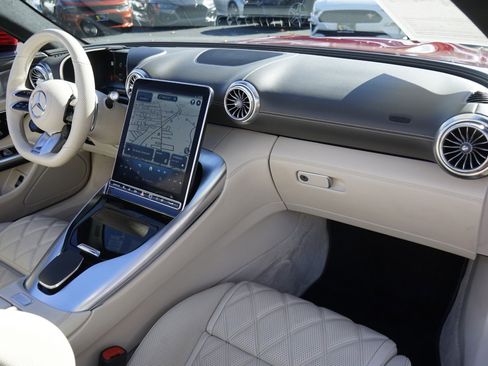 Used 2022 Mercedes-Benz SL 55 AMG 4MATIC w/ Driver Assistance Package image 18