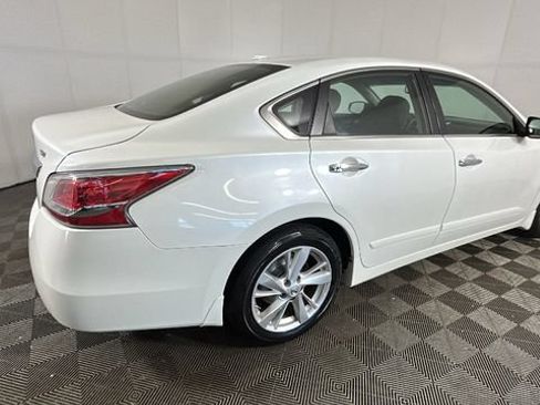 Used 2015 Nissan Altima 2.5 SV w/ Convenience Package FWD image 2