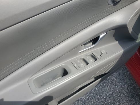 Used 2022 Hyundai Elantra SEL w/ Preferred Accessory Package FWD image 12