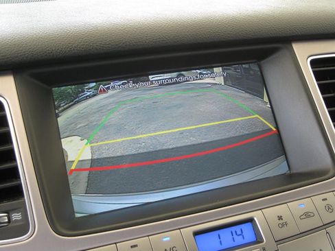 Used 2013 Hyundai Genesis 3.8 w/ Technology Pkg RWD image 16