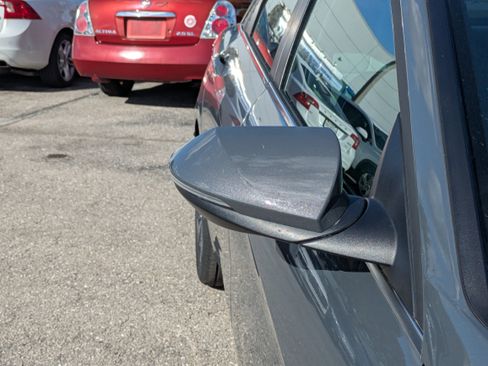 Used 2025 Hyundai Elantra Limited image 12