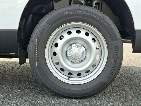 New 2025 Ford Maverick XL image 5