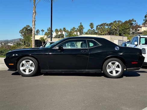 Used 2013 Dodge Challenger SXT image 6