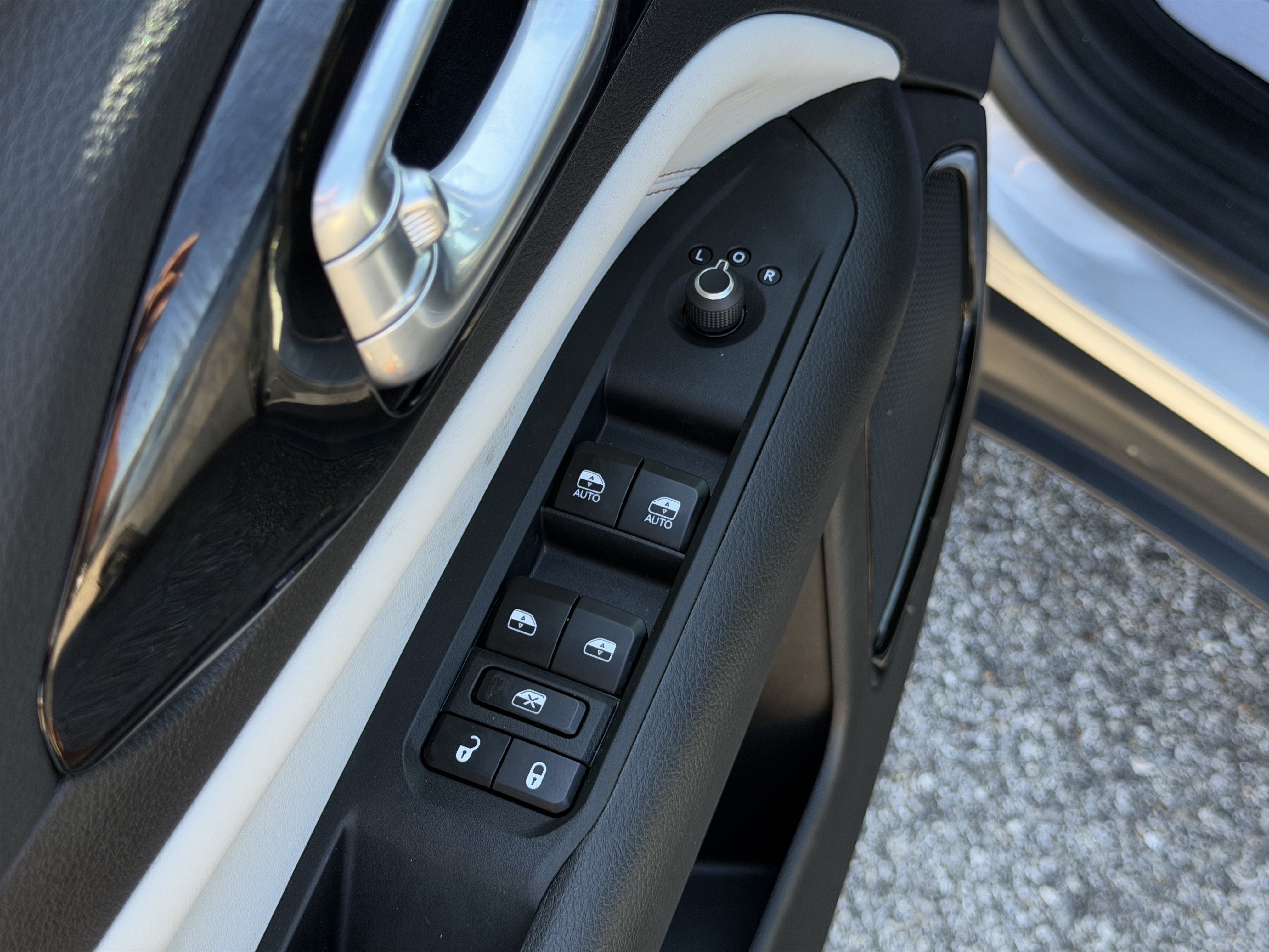 Used 2025 Jeep Compass Limited AWD/4WD image 15
