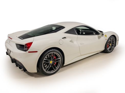 Certified 2017 Ferrari 488 GTB RWD image 7