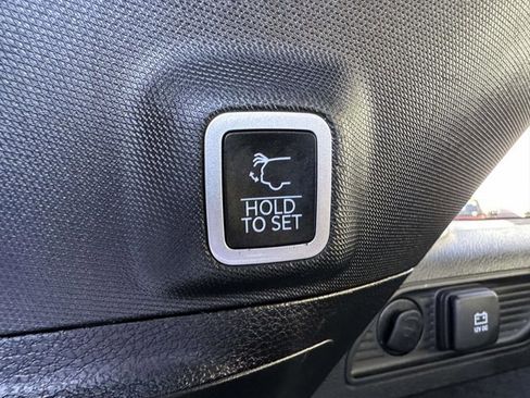 Used 2023 Jeep Grand Cherokee Overland image 12