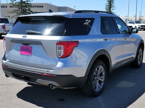 Used 2022 Ford Explorer XLT w/ Equipment Group 202A AWD/4WD image 11
