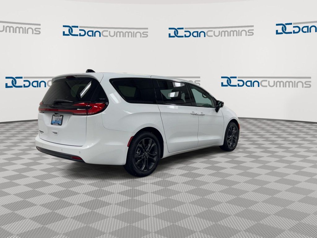 New 2026 Chrysler Pacifica Select FWD image 8