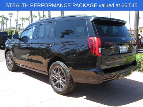 Used 2025 Ford Expedition Platinum w/ Stealth Performance Package AWD/4WD image 2