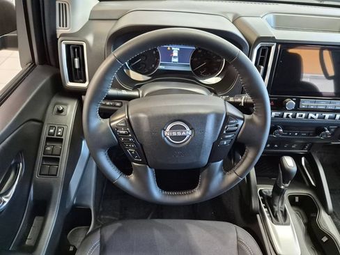 Used 2025 Nissan Frontier SV w/ SV Convenience Package AWD/4WD image 24