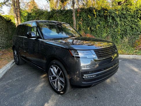 New 2025 Land Rover Range Rover SE image 3