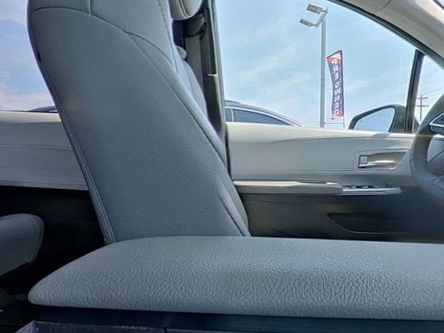Used 2025 Toyota Sienna XLE FWD image 29