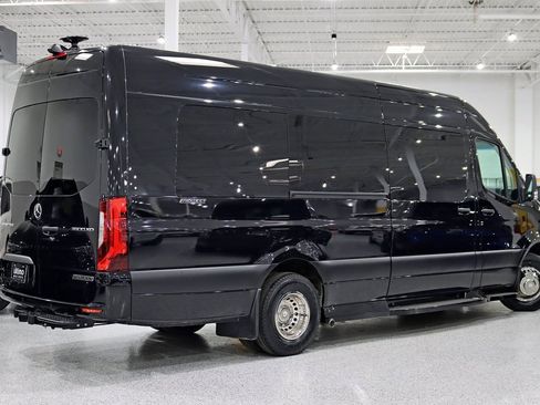 Used 2024 Mercedes-Benz Sprinter 3500 image 8