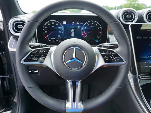Used 2025 Mercedes-Benz GLC 300 4MATIC image 19