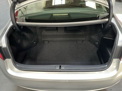 Used 2013 Lexus ES 300h w/ Luxury Pkg FWD image 12