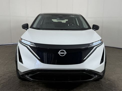 Used 2023 Nissan Ariya FWD image 2