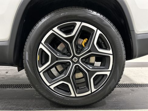 Used 2024 Rivian R1S Adventure AWD/4WD image 10