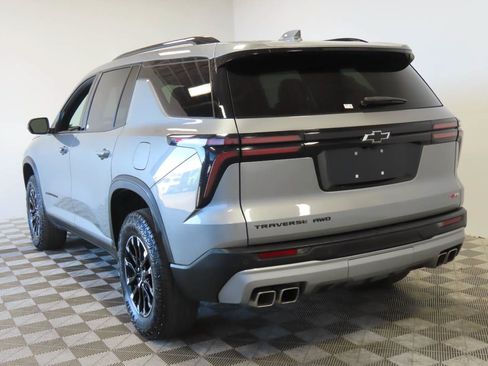 Used 2025 Chevrolet Traverse Z71 AWD/4WD image 3