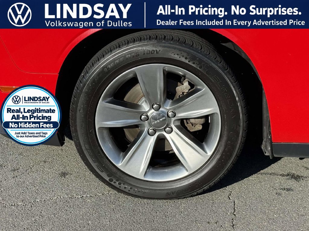 Used 2015 Dodge Challenger SXT RWD image 7