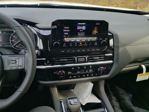 New 2025 Nissan Pathfinder SL w/ Lighting Package (N92) image 18