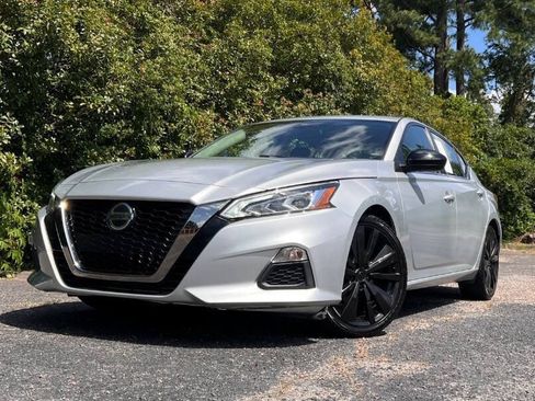 Used 2021 Nissan Altima 2.5 SR FWD image 2