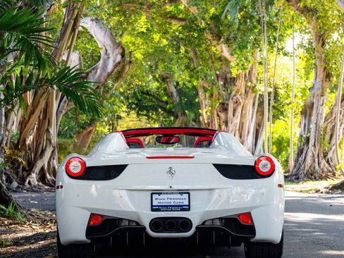 Used 2013 Ferrari 458 Spider image 3
