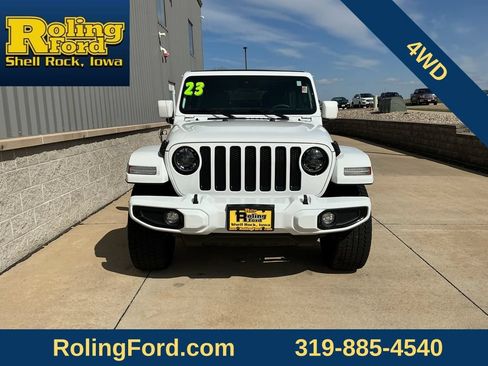 Used 2023 Jeep Wrangler Unlimited Sahara AWD/4WD image 4