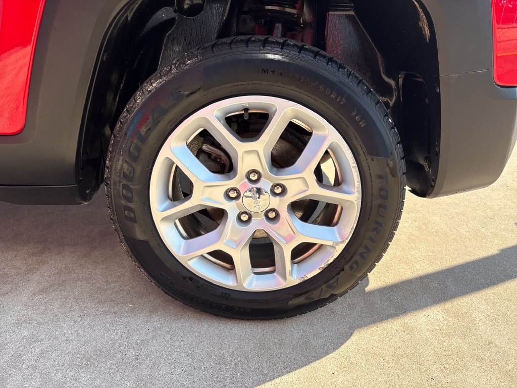 Used 2017 Jeep Renegade Latitude AWD/4WD image 26
