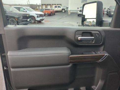 Used 2025 Chevrolet Silverado 3500 LT AWD/4WD image 12