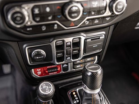 Used 2021 Jeep Gladiator Mojave AWD/4WD image 27