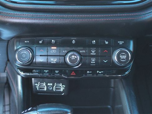 Used 2024 Dodge Durango GT image 28