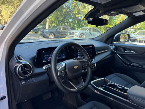 Used 2025 Chevrolet Equinox LT image 28