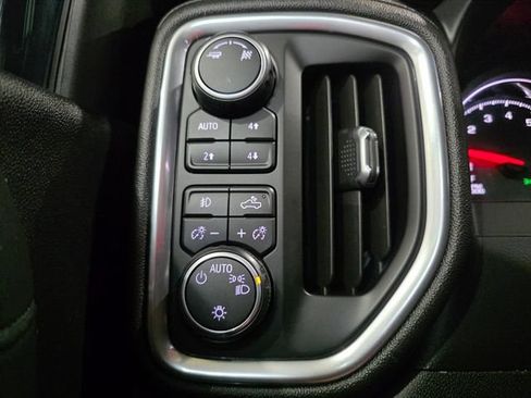 Used 2019 Chevrolet Silverado 1500 LT w/ Z71 Off-Road Package AWD/4WD image 18
