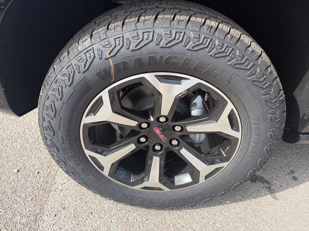 New 2026 GMC Yukon AT4 w/ AT4 Premium Package AWD/4WD image 10