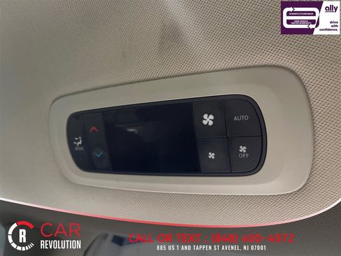 Used 2023 Chrysler Pacifica Touring-L FWD image 48