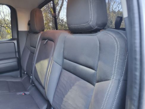 Used 2022 Nissan Frontier SV image 34