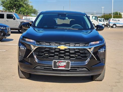 Used 2024 Chevrolet Trax LS w/ LS Convenience Package FWD image 9