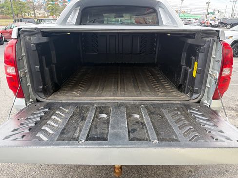 Used 2013 Chevrolet Avalanche LT image 11