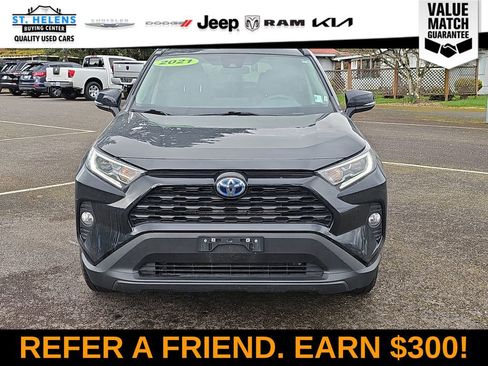 Used 2021 Toyota RAV4 XLE w/ Convenience Package AWD/4WD image 11