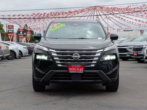 Used 2025 Nissan Rogue SV FWD image 2